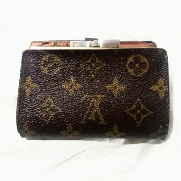 Louis Vuitton Handbags - Auth Louis Vuitton Kiss Clasp Monogram Wallet